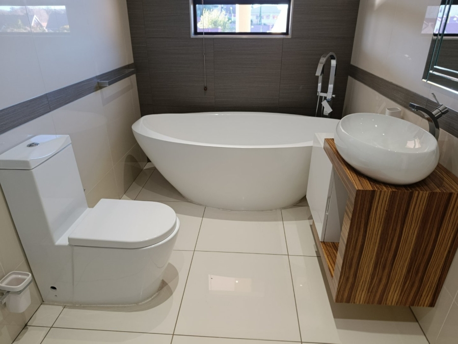 5 Bedroom Property for Sale in Kiepersol Free State